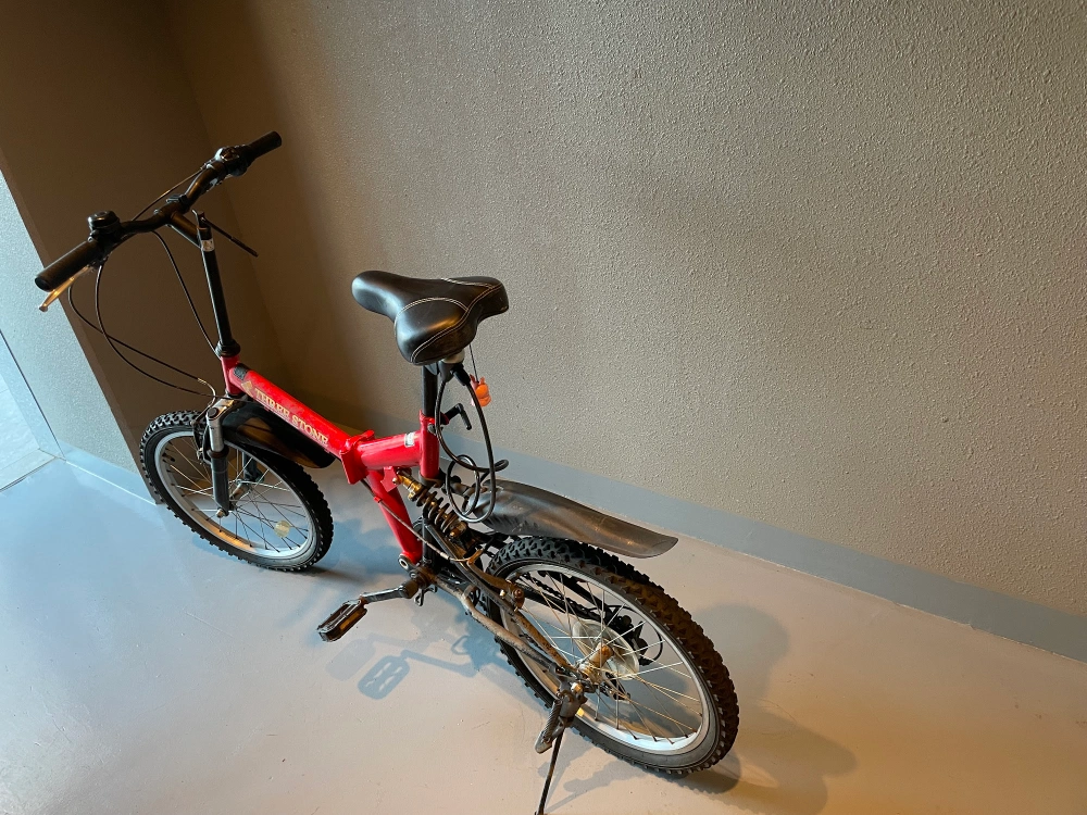 ”THREE STONE” 折りたたみ自転車 20インチ 両輪サスペンション付き 赤 6変速 1/17まで最終値下げ の写真2枚目