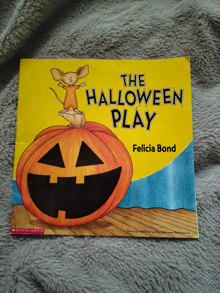 フェリシア・ボンド  ハロウィン・プレイ