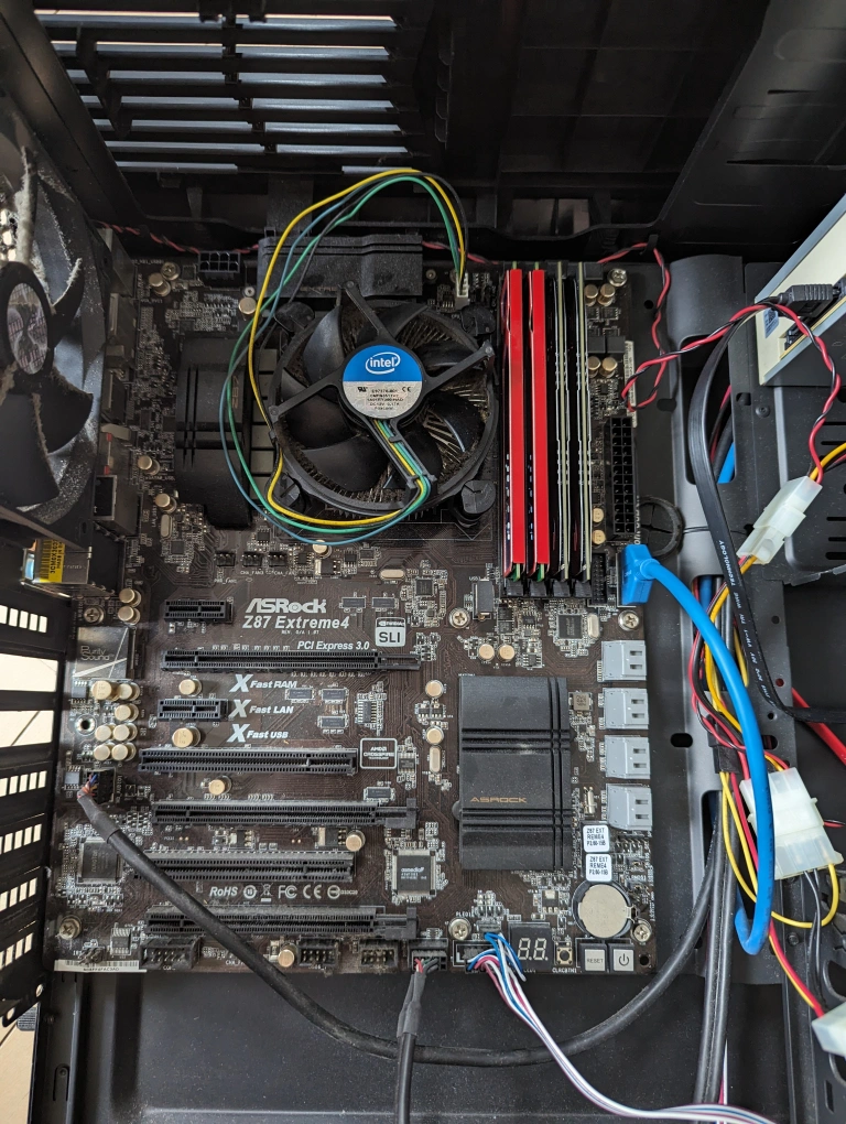 中古PCケース、DDR3メモリー32GB、などの写真3枚目
