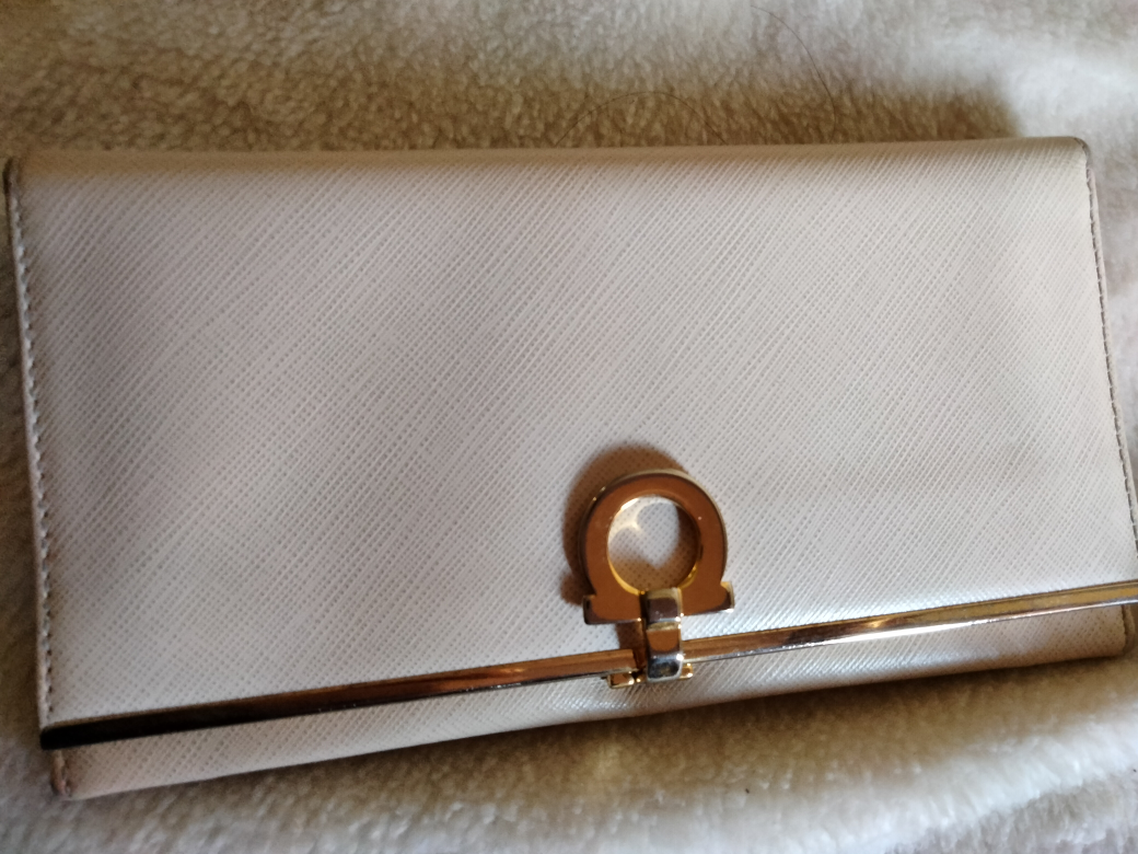 Ferragamo財布　定価5万以上