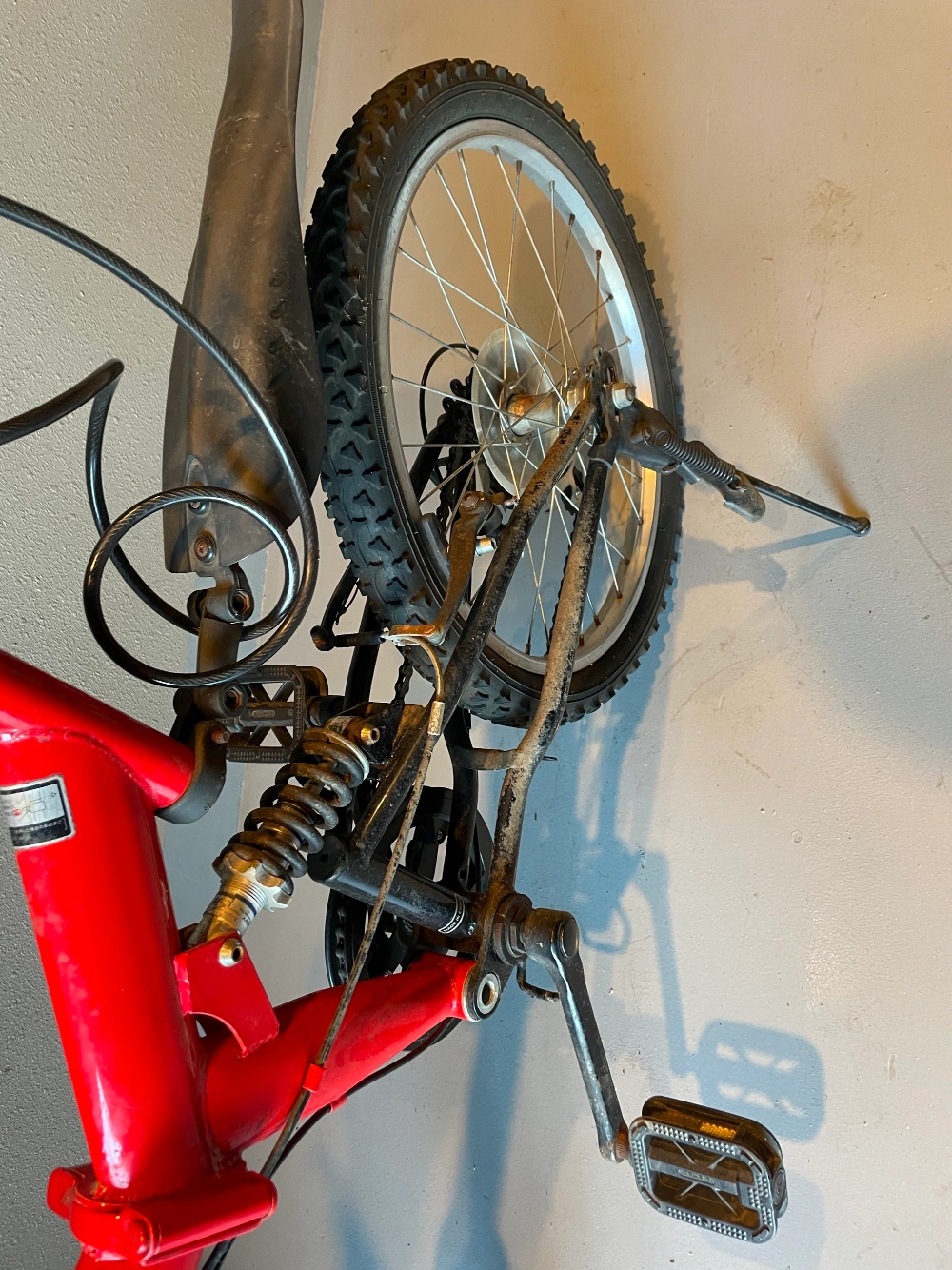 ”THREE STONE” 折りたたみ自転車 20インチ 両輪サスペンション付き 赤 6変速 1/17まで最終値下げ の写真8枚目
