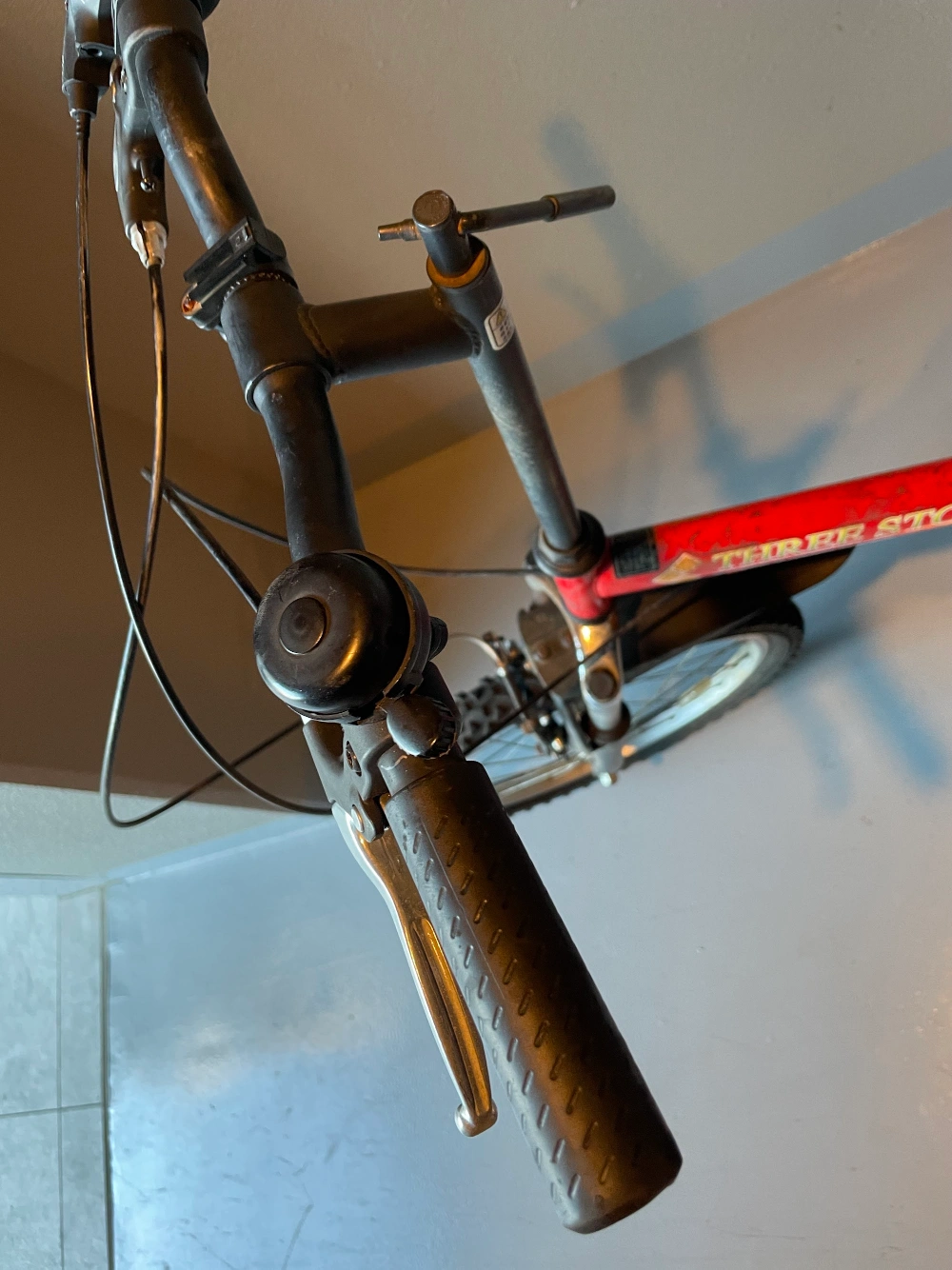 ”THREE STONE” 折りたたみ自転車 20インチ 両輪サスペンション付き 赤 6変速 1/17まで最終値下げ の写真6枚目