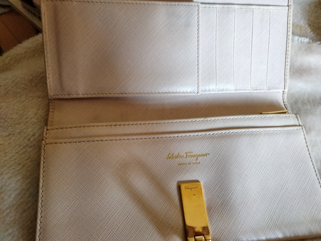 Ferragamo財布　定価5万以上の写真4枚目