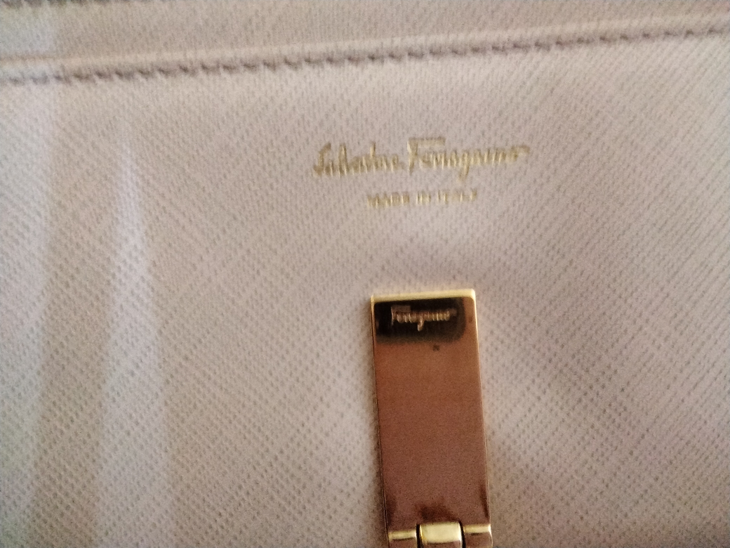 Ferragamo財布　定価5万以上の写真3枚目