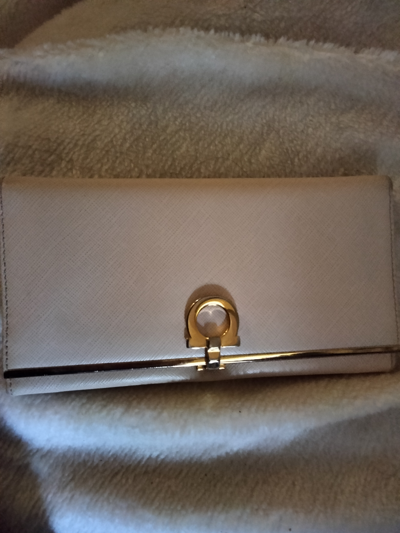 Ferragamo財布　定価5万以上の写真2枚目