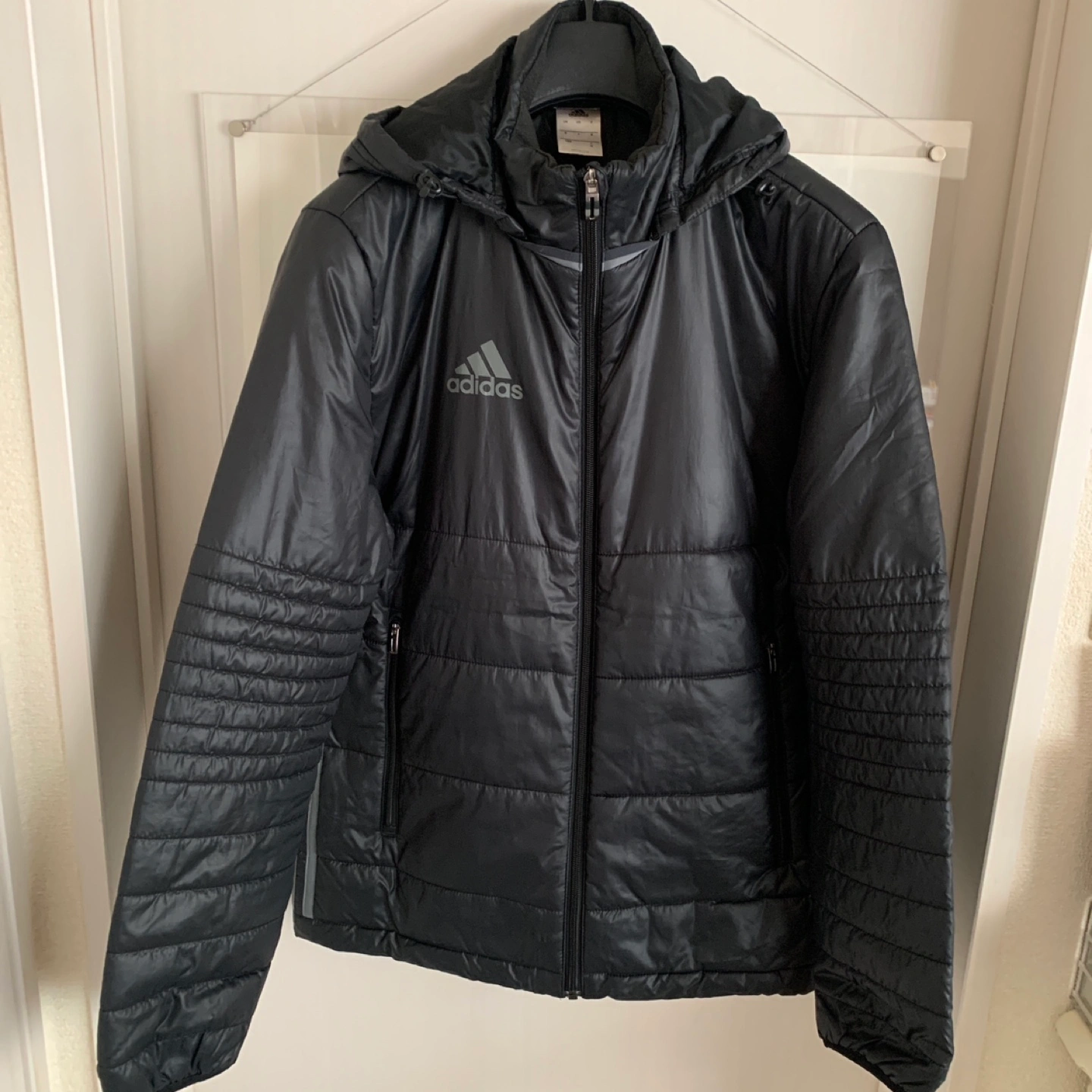 adidas 中綿入りジャケット Mサイズ