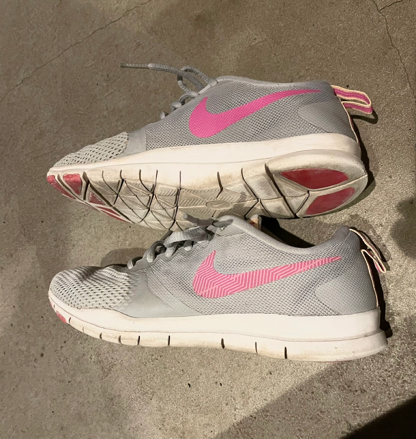 NIKEのスニーカー23cmの写真3枚目