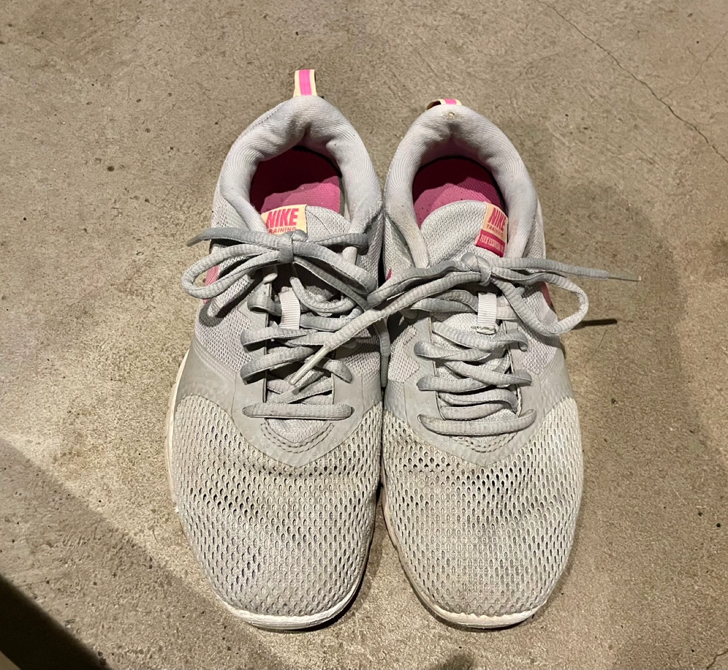 NIKEのスニーカー23cmの写真2枚目
