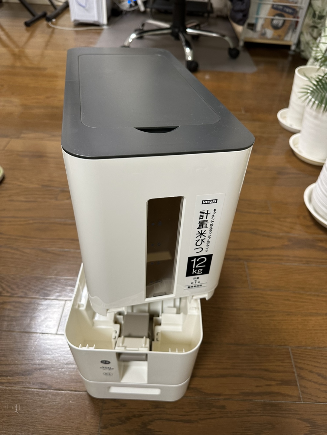 ニトリの12kg 計量米びつの写真3枚目