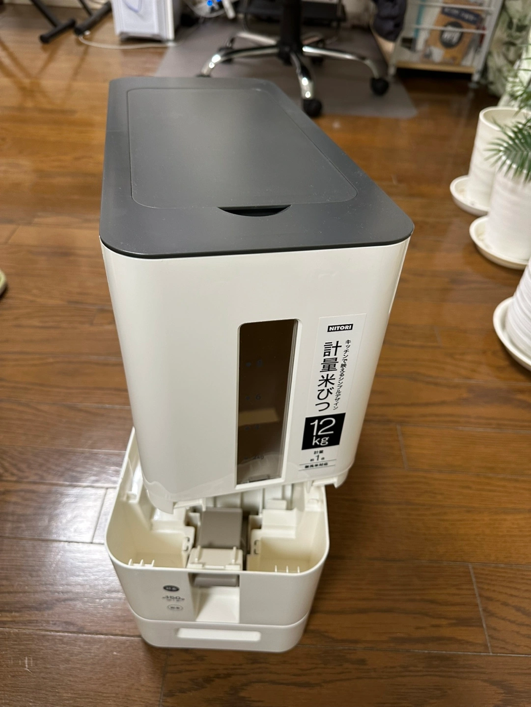 ニトリの12kg 計量米びつの写真3枚目