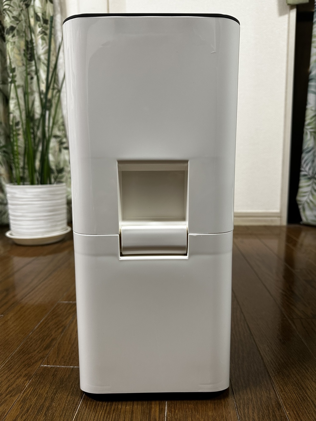 ニトリの12kg 計量米びつの写真4枚目