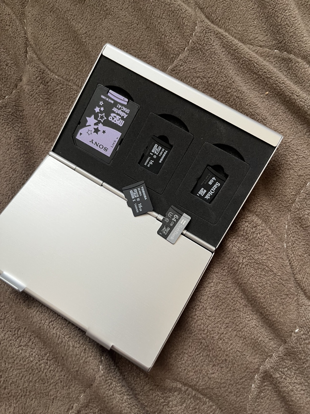 アダプターとSDカードとUSBの写真8枚目