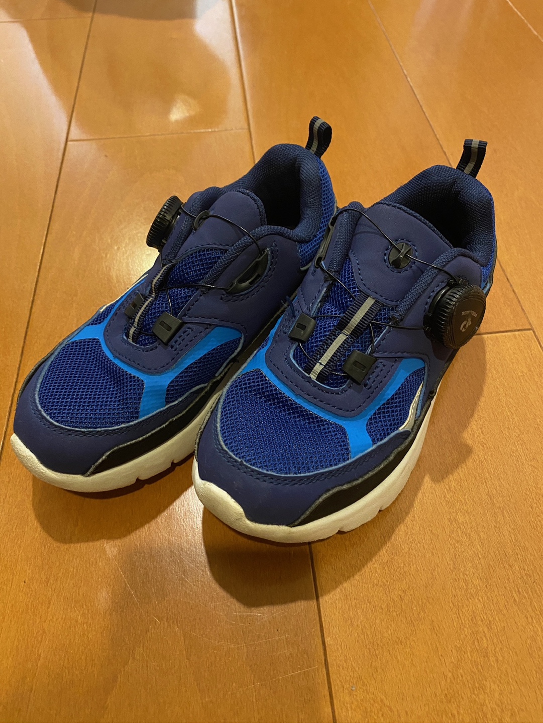 男の子　スニーカー　マッドフッドダイヤルシューズ　19センチ