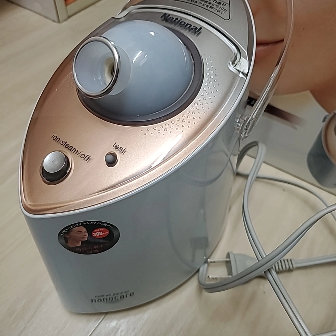 数回使用のみ★エステジェンヌ イオンスチーマー ナノケア☆美顔器の写真4枚目