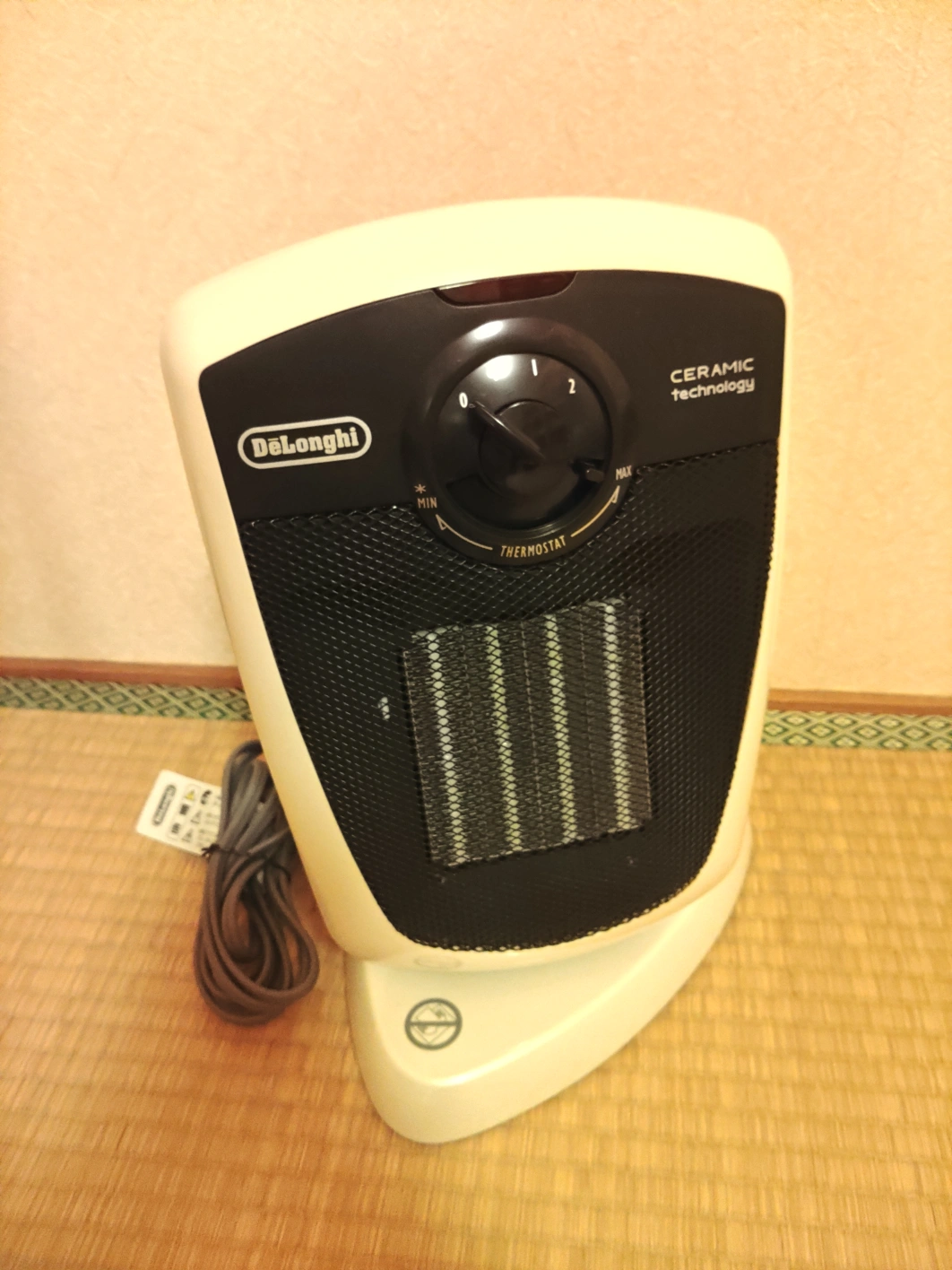DeLonghi セラミックファンヒーター DCH4530J
