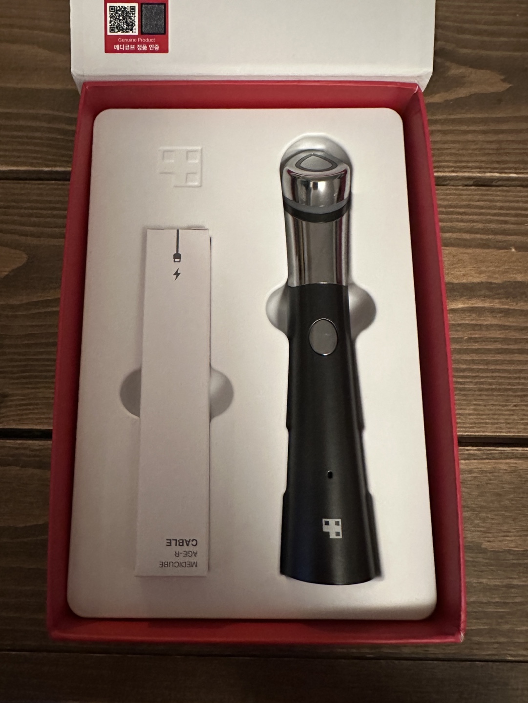 【売ります】メディキューブMedicube AGE-R BOOSTER-H 美顔器の写真2枚目