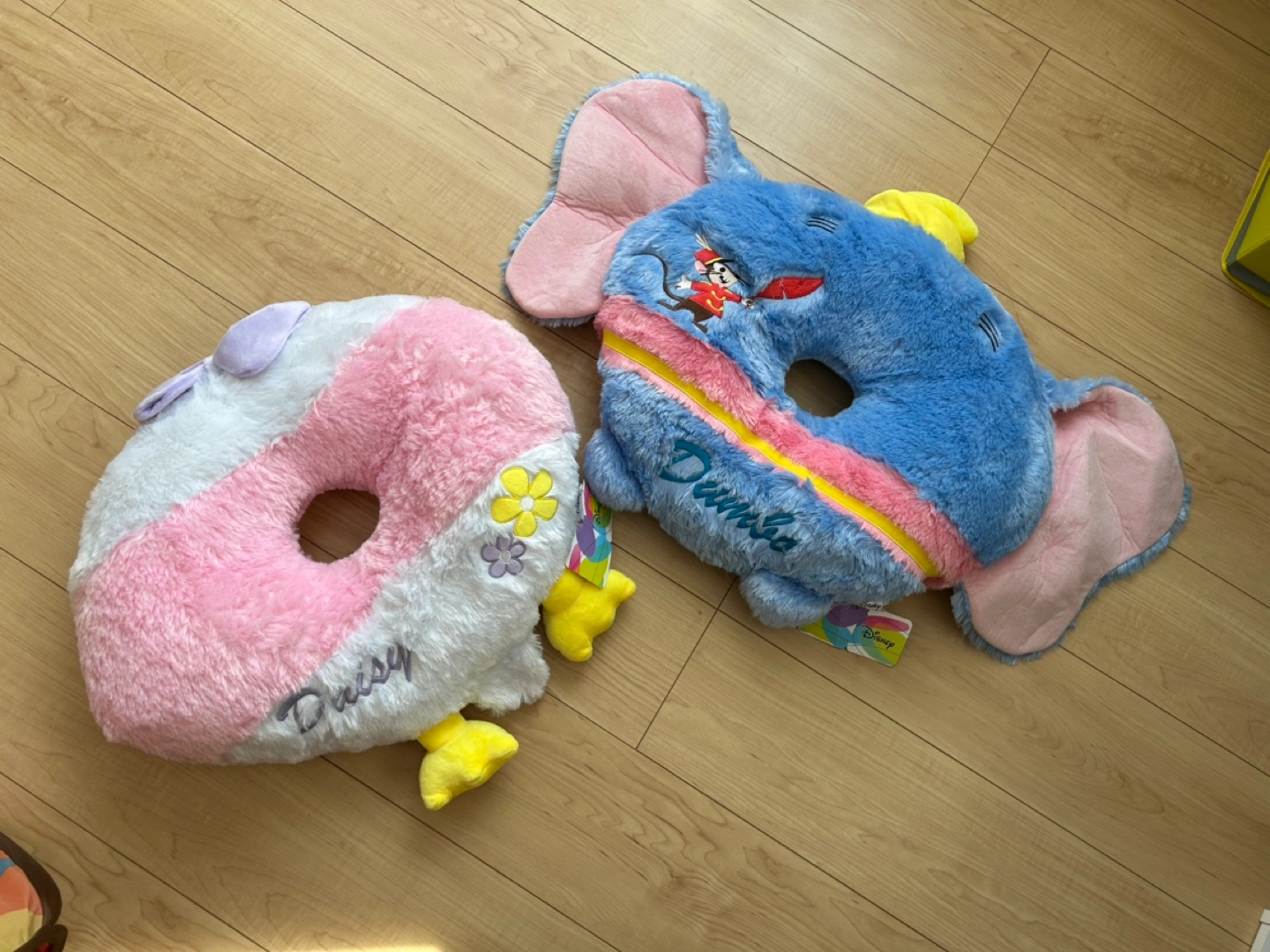 ディズニー ドーナツ型クッション2個セット