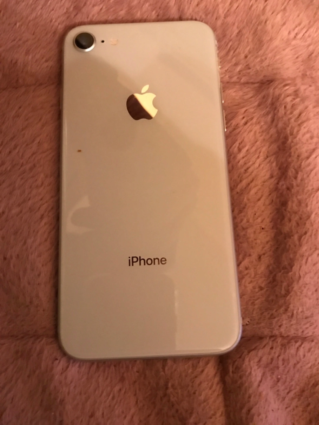 iPhone8ホワイト64gb