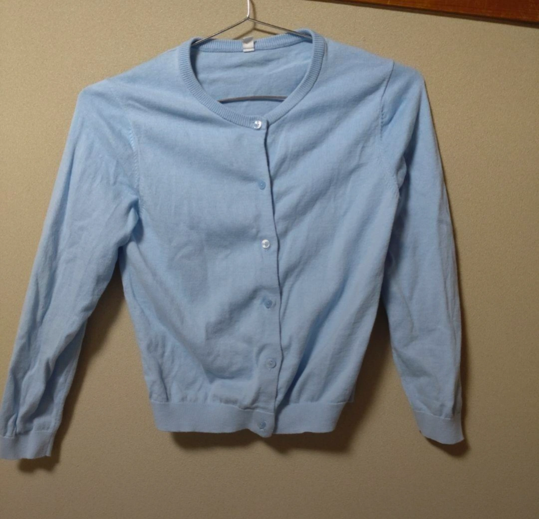 美品★UNIQLO 140 GIRLS UVカットクルーネックカーディガン水色の写真2枚目