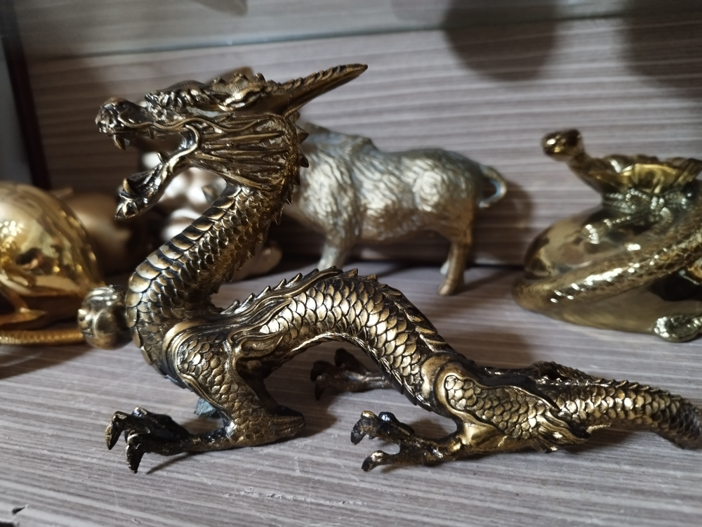 置き物　金メッキ像　龍　竜（干支）