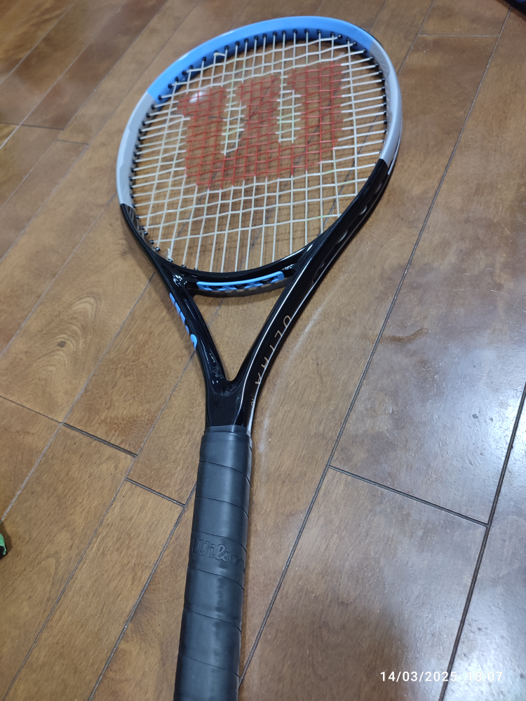 テニスラケット　Wilson Ultta 26