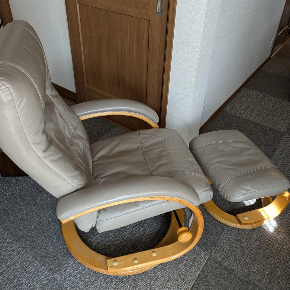 本革リクライニングチェア オットマン付き