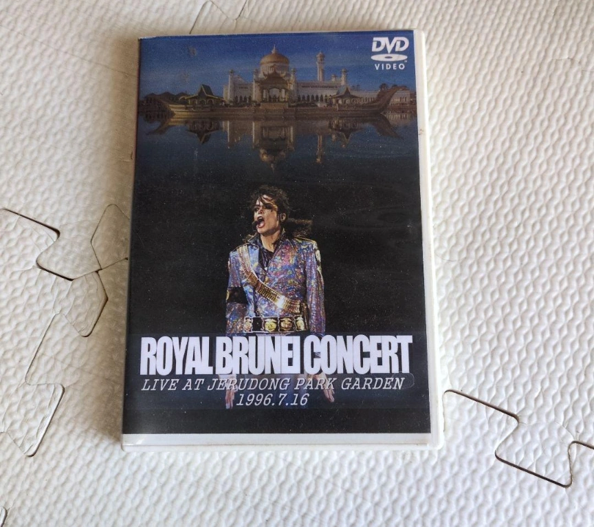マイケル・ジャクソン DVD/CDセットの写真2枚目