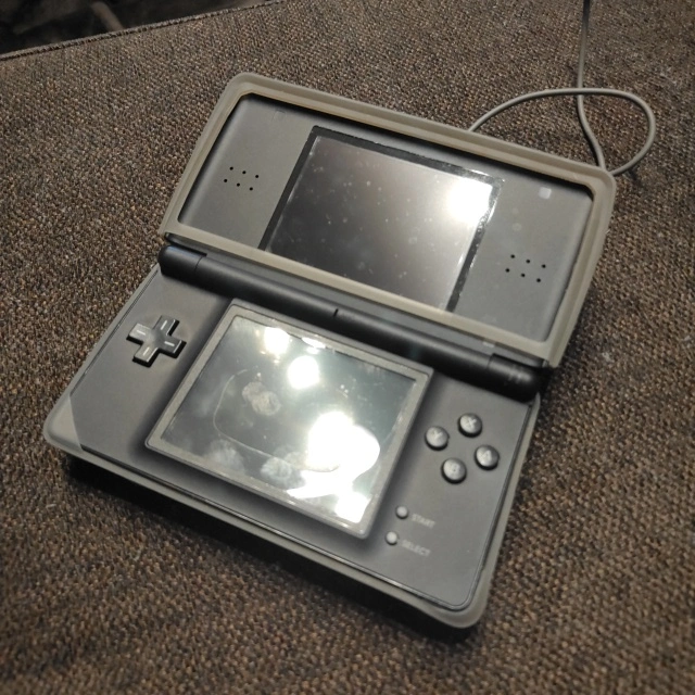 ★中古欠陥品✼任天堂DS★の写真2枚目