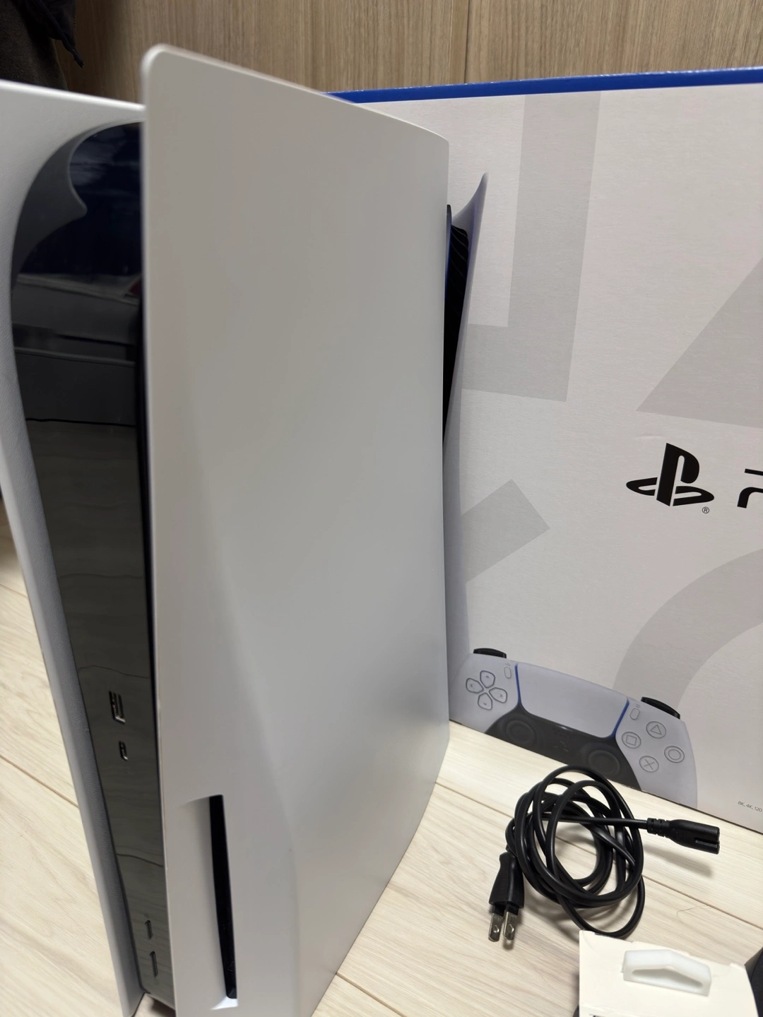 PS5 CFI-1100A + 追加1TB SSD + Sony Pulse 3D Headphone + タイトル4本の写真4枚目