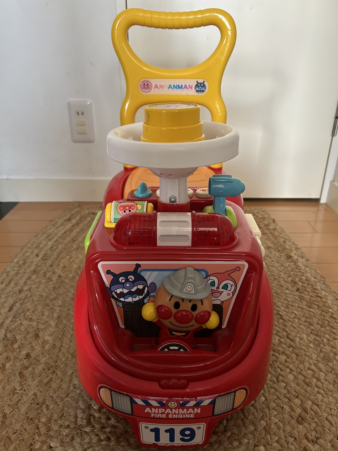 アンパンマン　消防車　乗用玩具