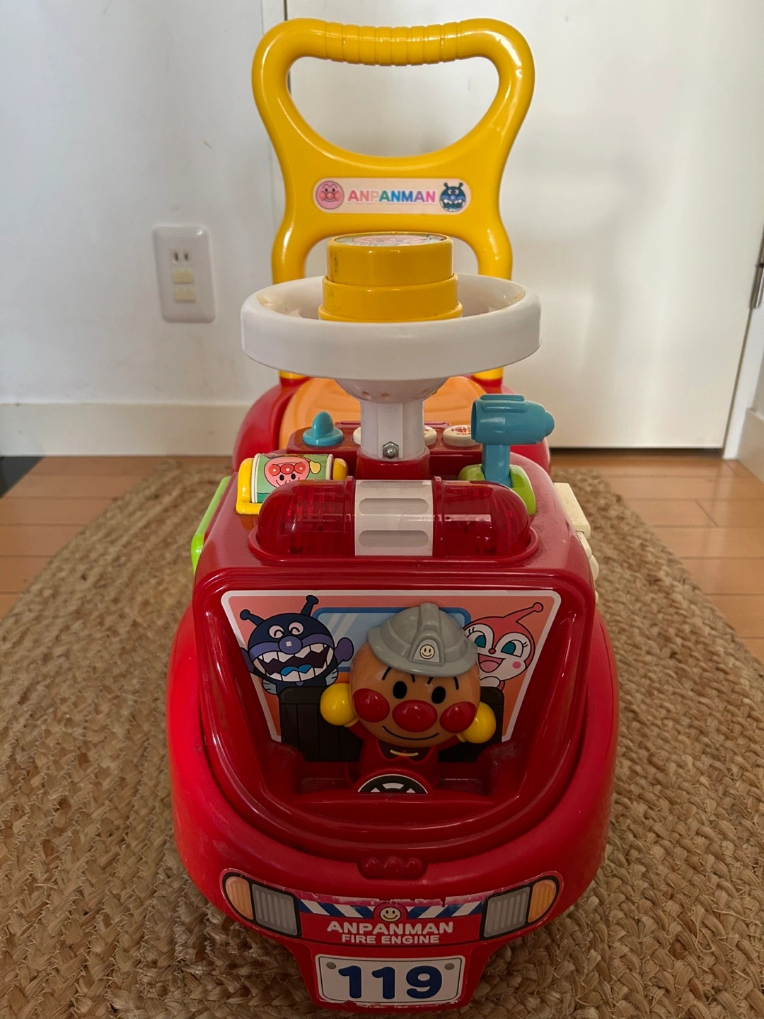 アンパンマン 消防車 乗用玩具