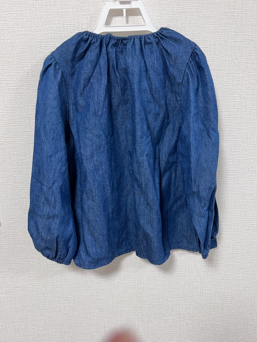 未使用デニム風刺繍ブラウス 110cmの写真2枚目