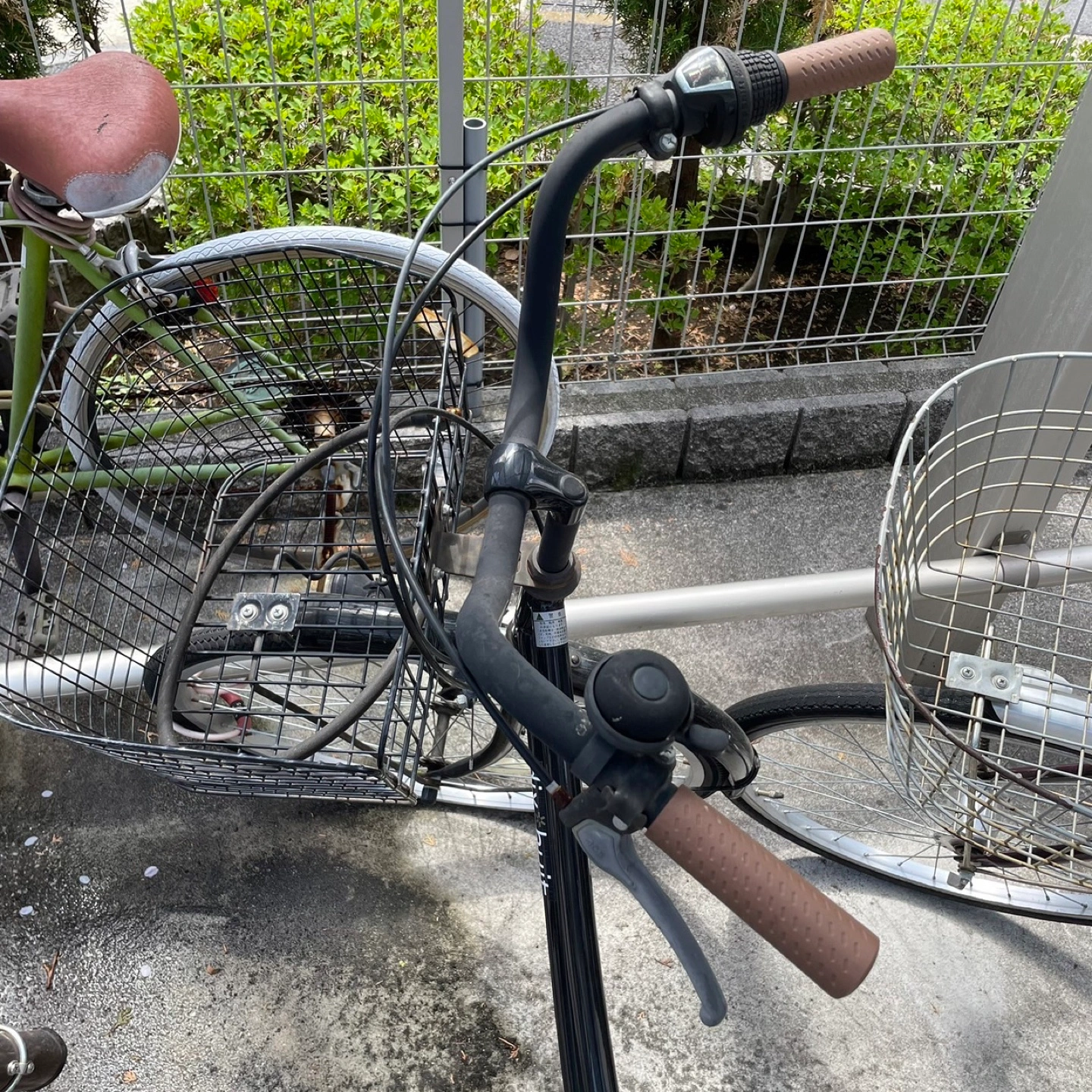 ★定価2〜3万円★20回ほどの使用のみ! 6段変速ギア 26インチ 自転車 ママチャリ 鍵付き カゴ付きdixhuitの写真6枚目