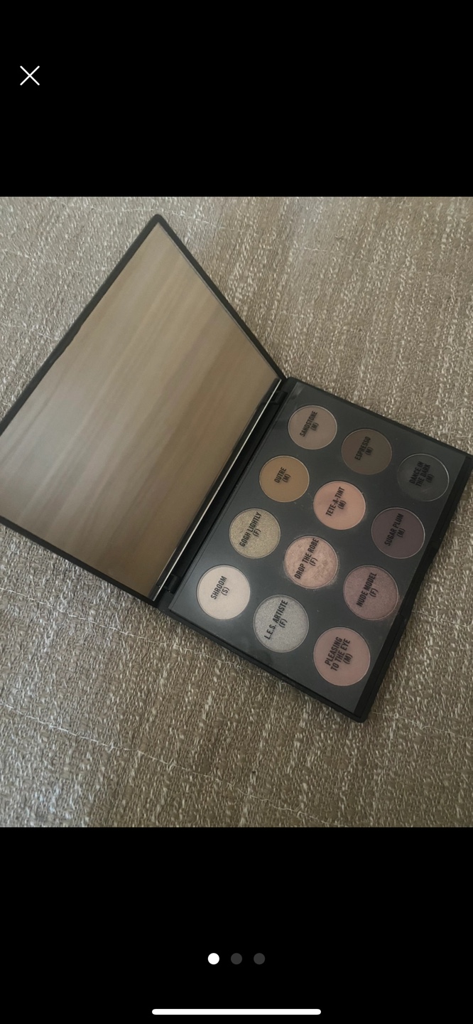 未使用近いMAC NUDE MODEL アイシャドウ M•A•Cの秋冬アイ