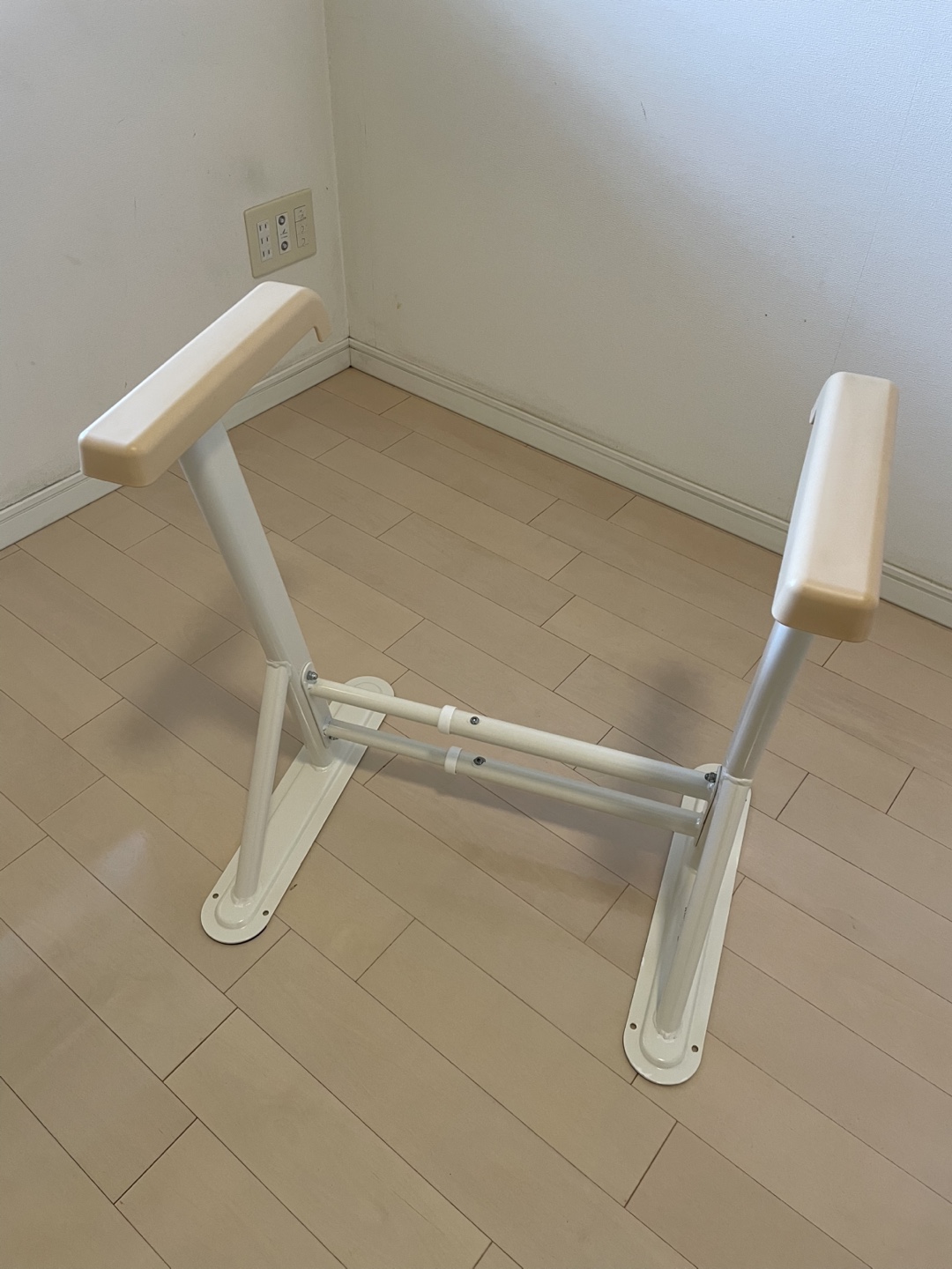 アリスオーヤマ　トイレ用手すり　TRT-64A