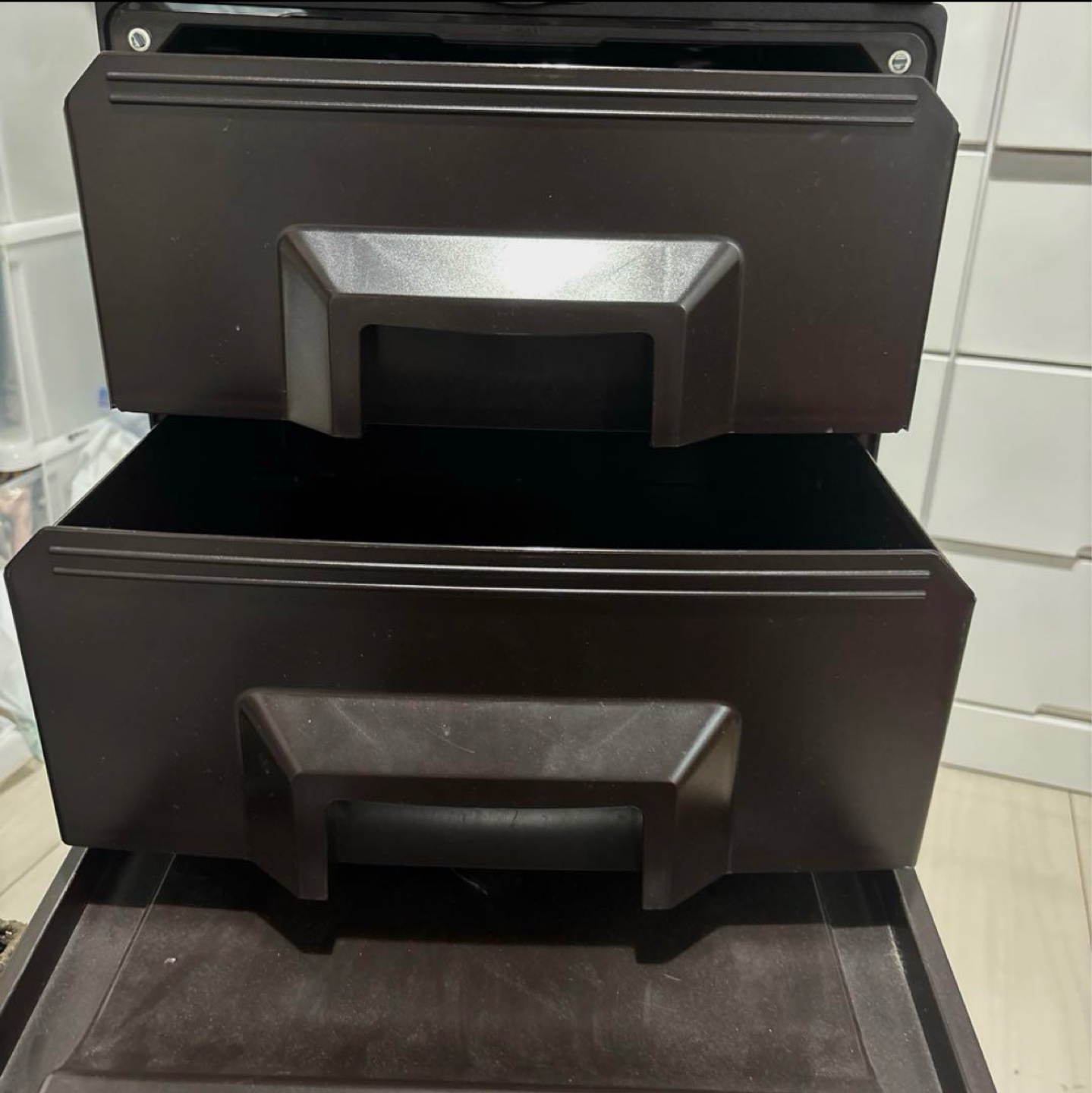 Tupperwareスーパーチェストミニ ダークアンバー2段の写真3枚目