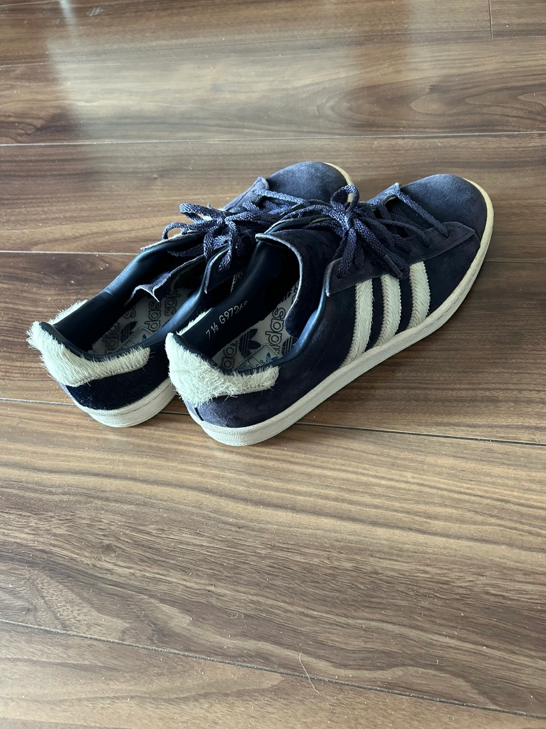 Adidas Campusスニーカー、ネイビー/ホワイト
