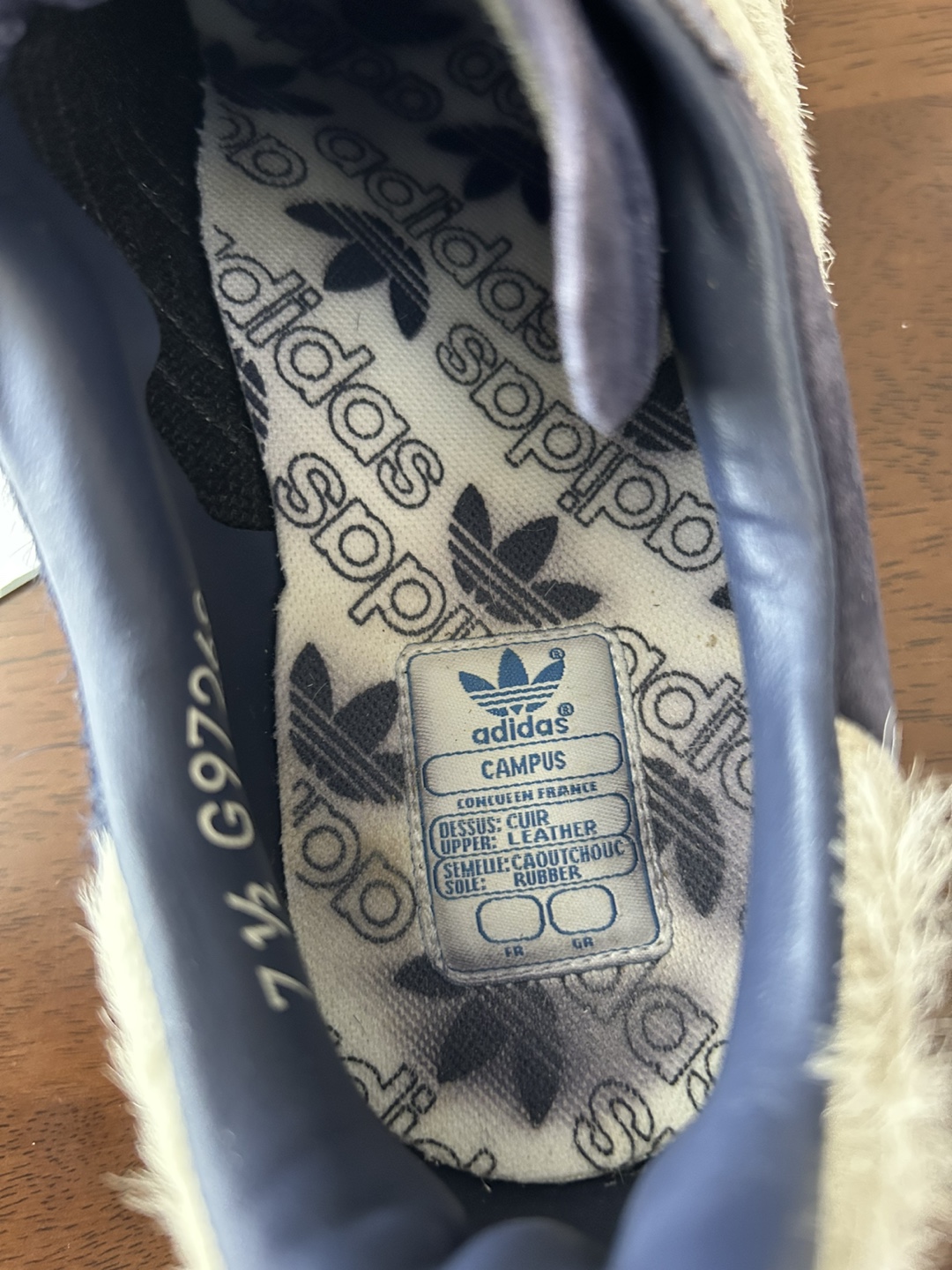 Adidas Campusスニーカー、ネイビー/ホワイトの写真2枚目