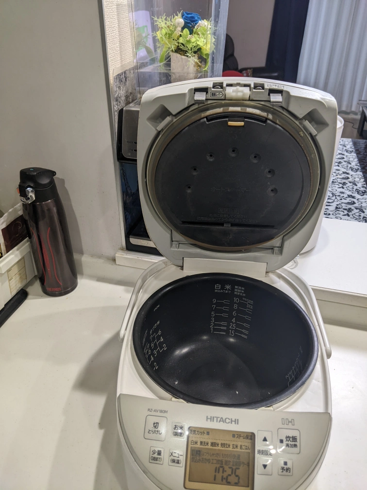 HITACHI IHジャー炊飯器 RZ-AV180M 蒸気カットの写真2枚目