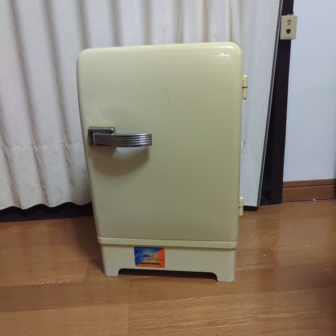 小型卓上冷蔵庫
