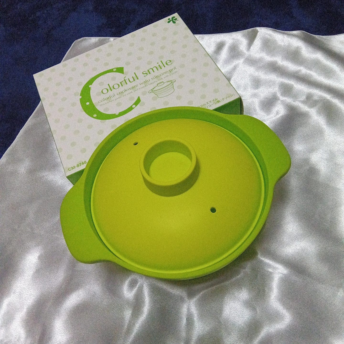 電子レンジでの調理に最適なシリコン製のグリーン容器。 ヘルシー♡ダイエットお料理に最適