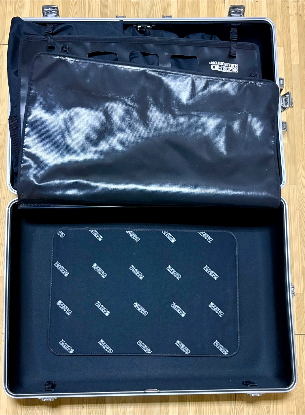 ZOROHALLIBURTON 30年前 グアム購入 大型スーツケースの写真5枚目