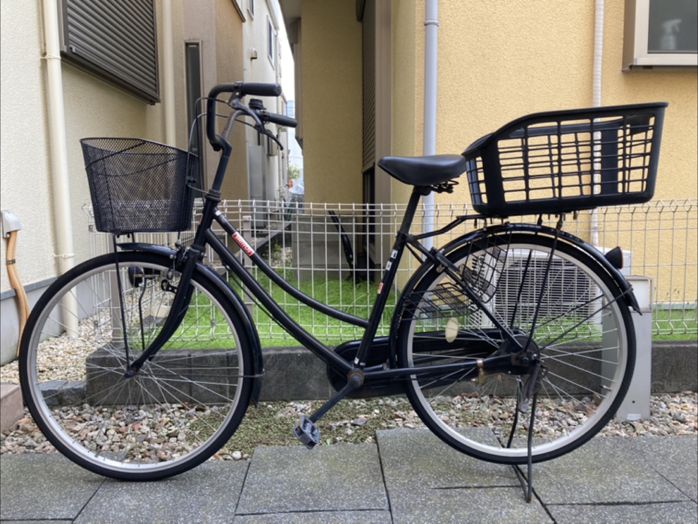 自転車 26インチ　黒色 前後カゴ付き