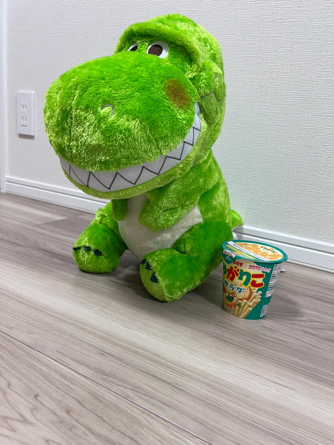 トイストーリー レックス 大きいぬいぐるみの写真3枚目