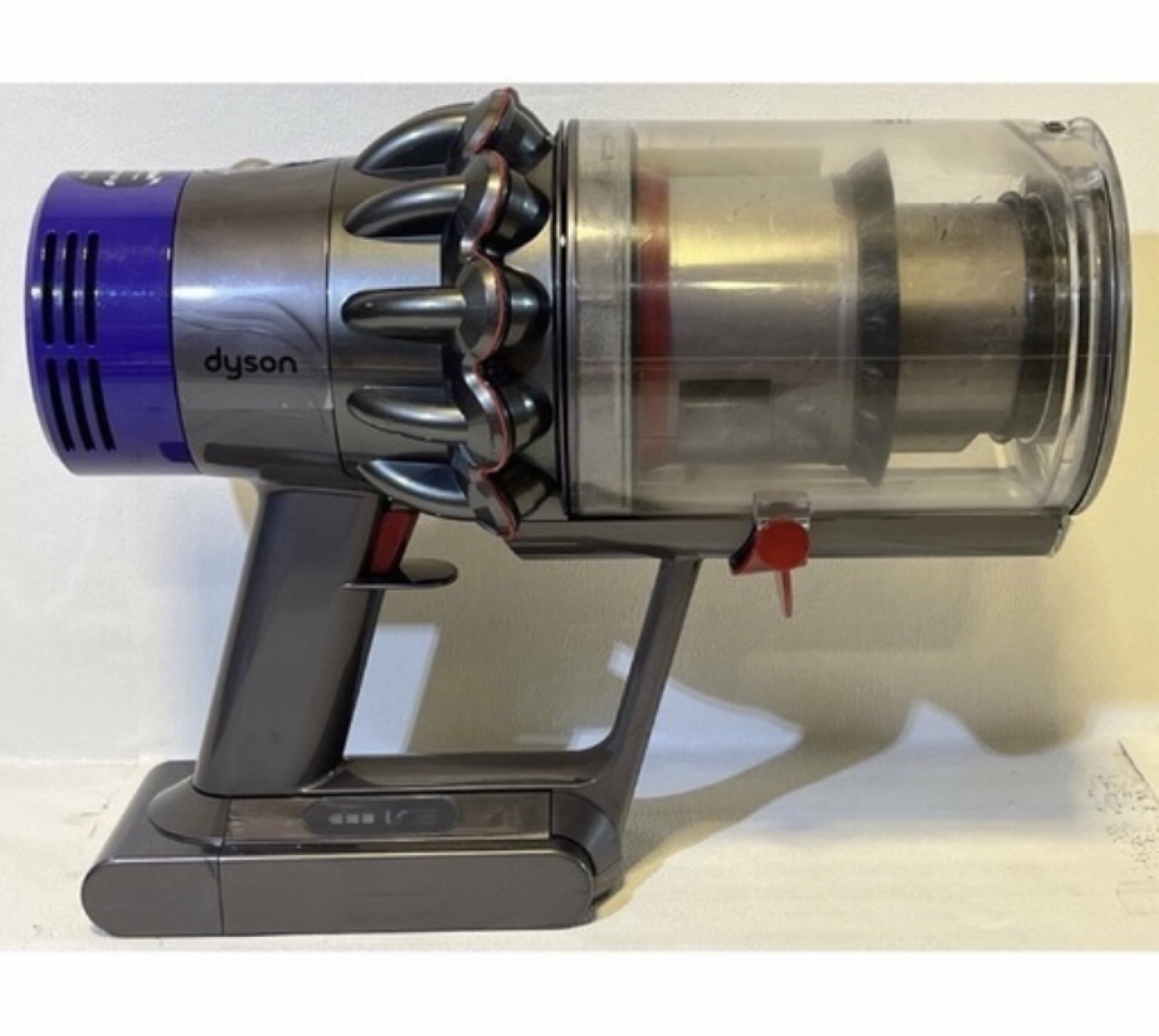 Dyson V10  Fluffy サイクロン式掃除機　布団用ヘッドもパイプも付き