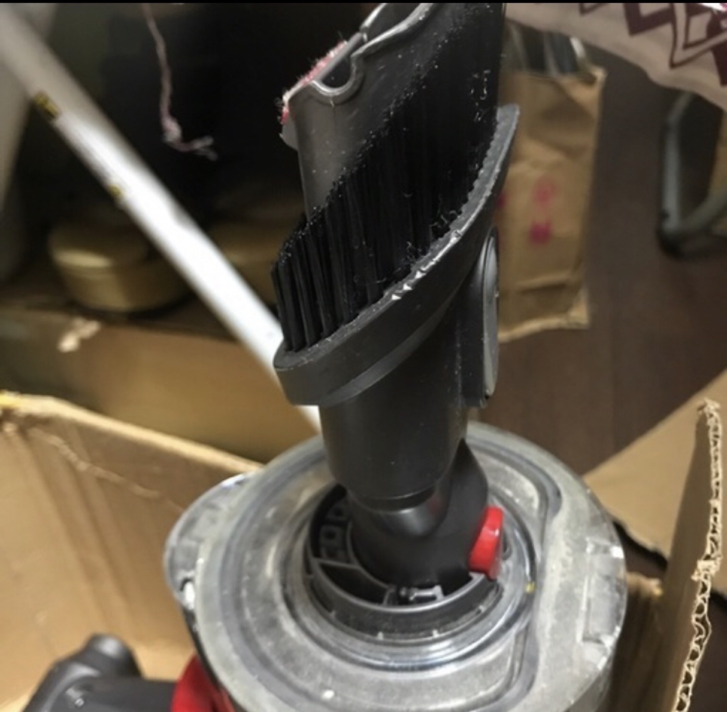 Dyson V10  Fluffy サイクロン式掃除機　布団用ヘッドもパイプも付きの写真2枚目