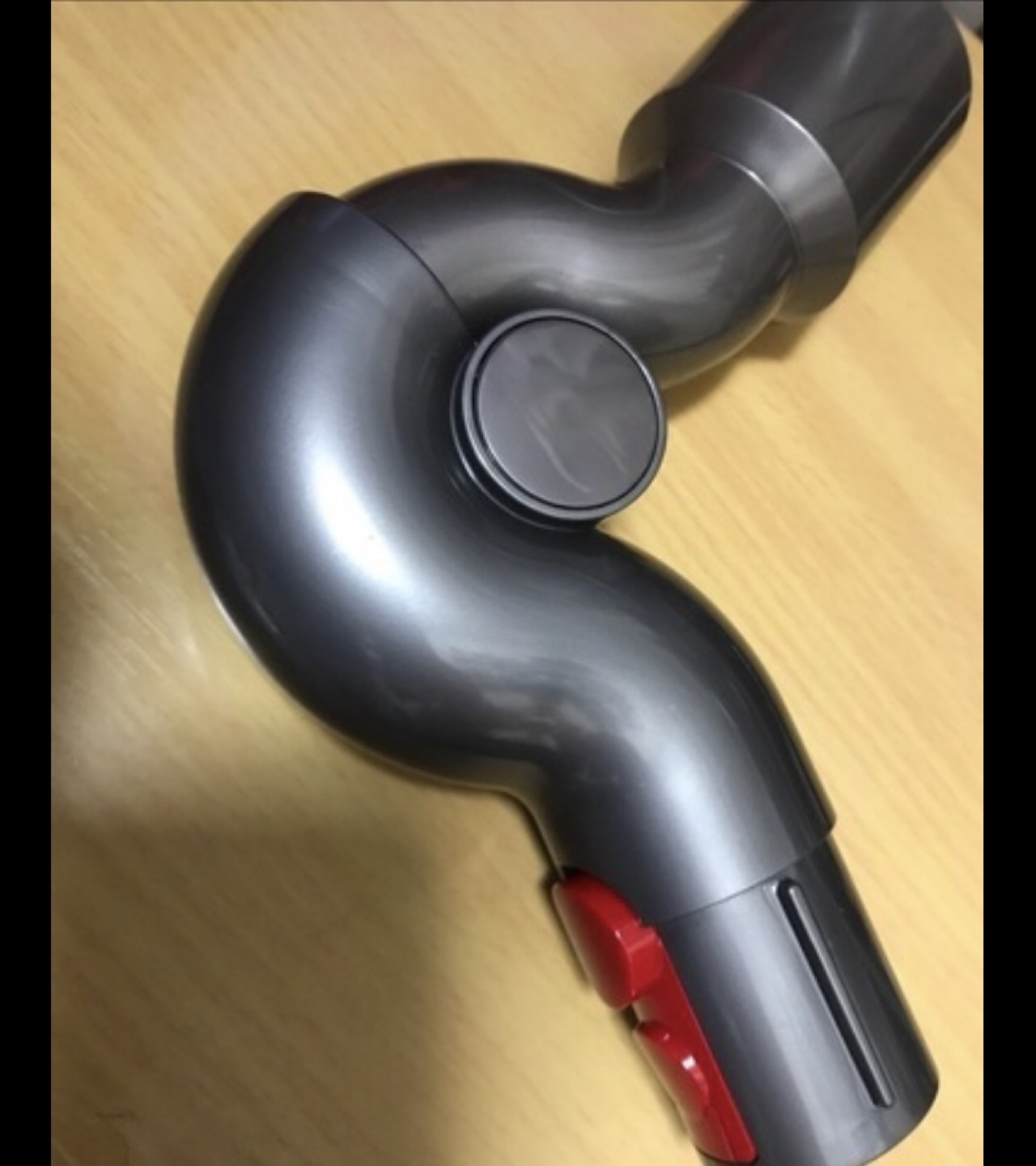 Dyson V10  Fluffy サイクロン式掃除機　布団用ヘッドもパイプも付きの写真3枚目