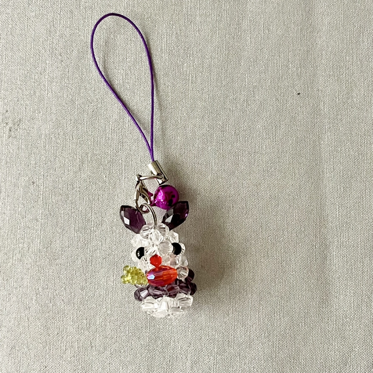 うさぎ ビーズ ストラップ 人参を持ったうさぎ ハンドメイド ビーズ チャーム ストラップ キーホルダー