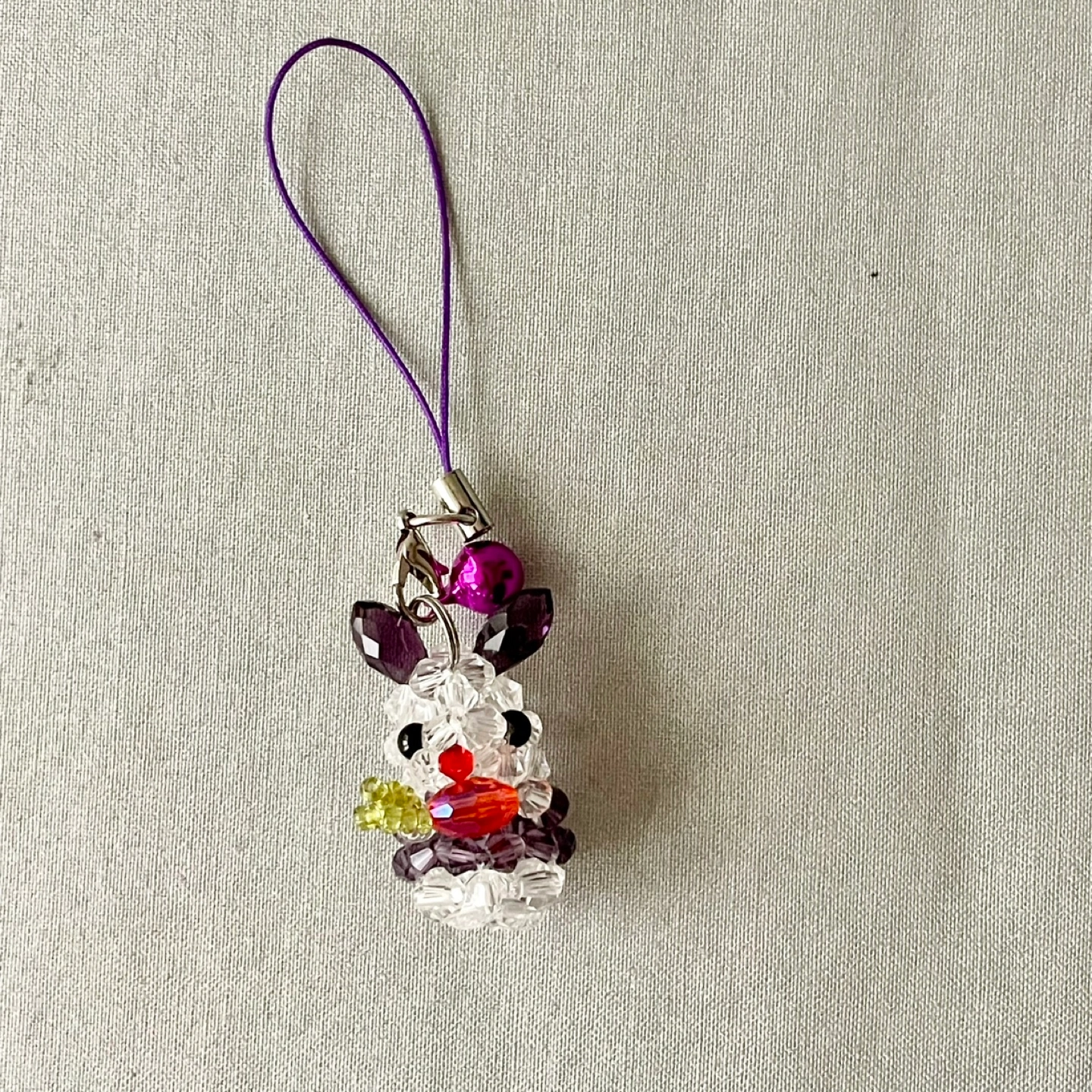 うさぎ ビーズ ストラップ 人参を持ったうさぎ ハンドメイド ビーズ チャーム ストラップ キーホルダー