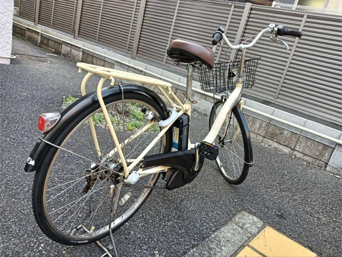 電動アシスト自転車 アイボリー 中古の写真2枚目
